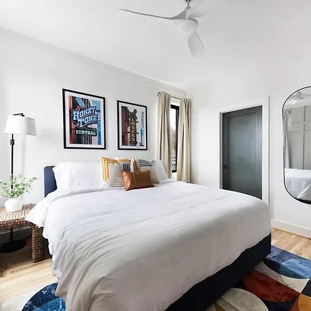 The Duet - Rooftop Lounge - 5 Mins To Broadway Holiday home *
