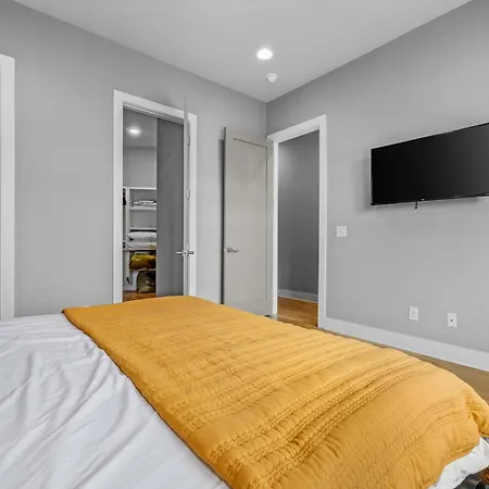 Holiday home Music Getaway 4br Near Broadway *