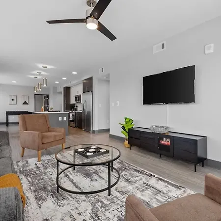 Luxe 2br W Views Near Broadway & Music Row * Nashville