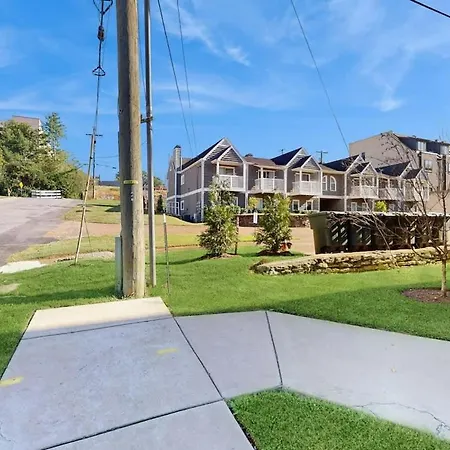 Downtown West End Retreat Near Broadway Holiday home *