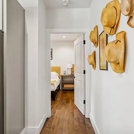 Luxury 2br Midtown Near Broadway & Pool Holiday home *