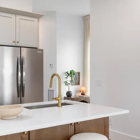 12 South With Rooftop Sauna, Wet Bar, And Two Car Garage Holiday home *