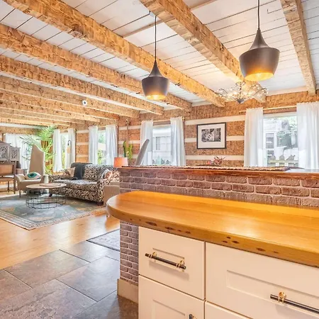 The Magic Cottage- Artsy Escape With Hot Tub & Charm Holiday home *