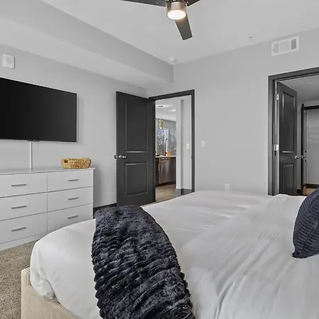 Luxe 2br W Views Near Broadway & Music Row Holiday home *