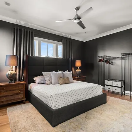 Holiday home The Blue Note - Luxe Outdoor Retreat & Pool - Close To Downtown