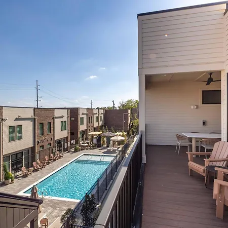 Holiday home The Amenities | Heated Pool | 7 Mins-broadway Nashville