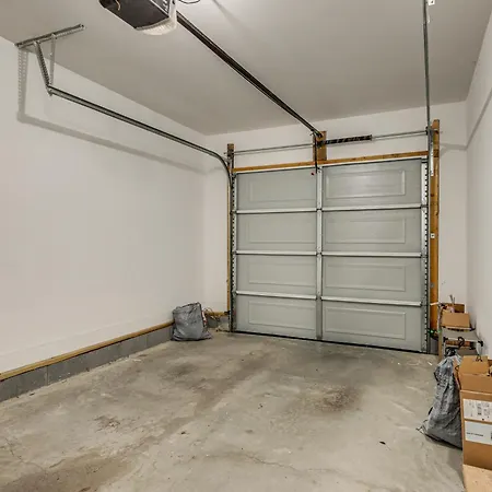 Holiday home 4 Mi To Broadway: Chic Townhome W/ Office!