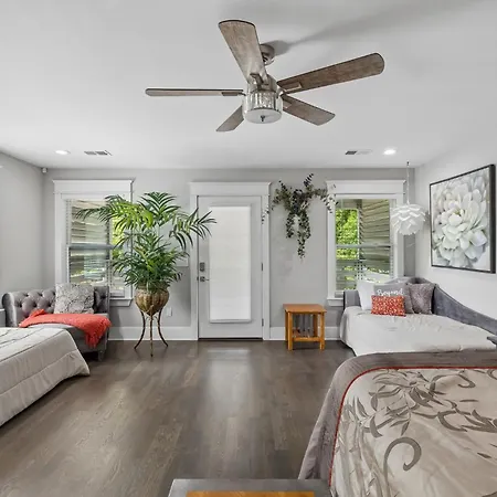 Holiday home In Style Spacious Nash Near Broadway