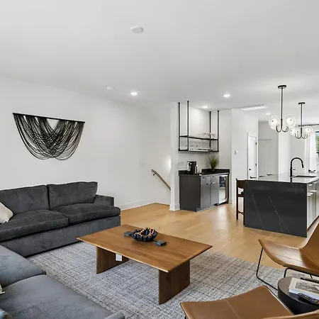 Sleek Trio Townhomes 9br 3 Hot Tubs * Nashville