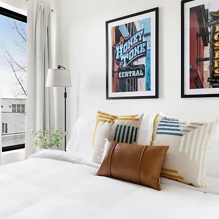 The Duet - Rooftop Lounge - 5 Mins To Broadway Holiday home *