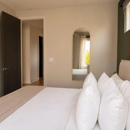 Pool, Gym & Sauna | Fully Gated & Pet-friendly Holiday home