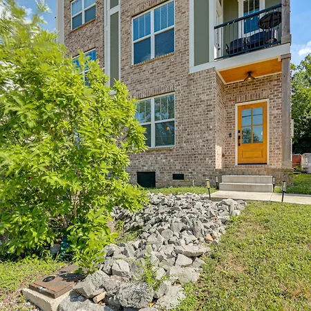 Holiday home 4 Mi To Broadway: Chic Townhome W/ Office! *