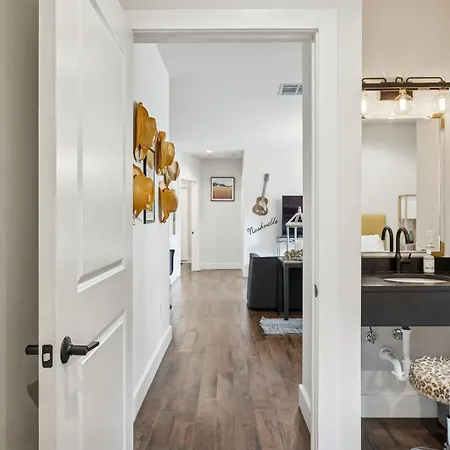 Luxury 2br Midtown Near Broadway & Pool Holiday home *