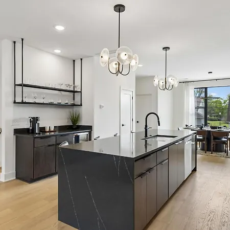 Sleek Trio Townhomes 9br 3 Hot Tubs * Nashville