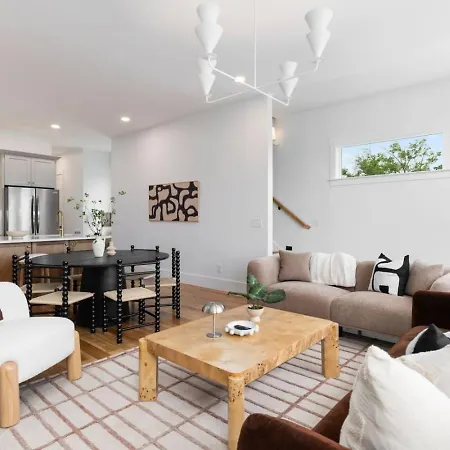 Holiday home 12 South With Rooftop Sauna, Wet Bar, And Two Car Garage Nashville