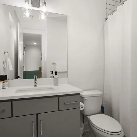 2 Units Sleeps 24 Nashville's Location Holiday home *