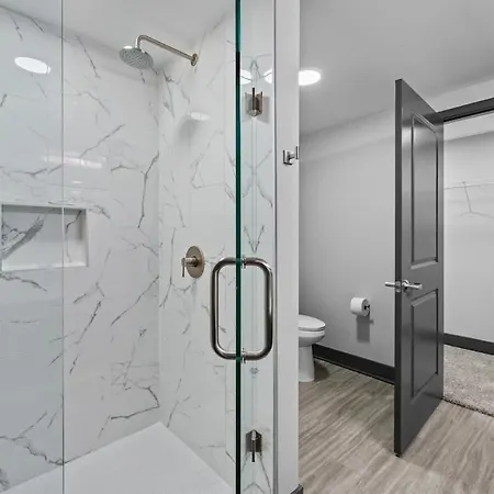 Holiday home Luxe 2br W Views Near Broadway & Music Row *