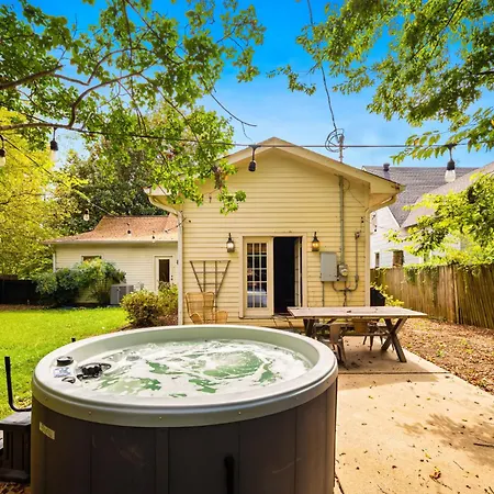 Charming East Mins From Downtown Holiday home *