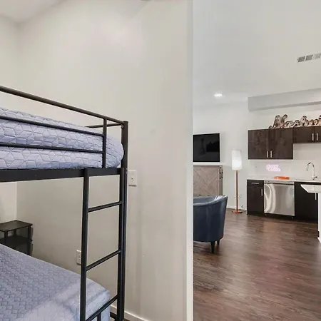 Holiday home Trendy For 4 W Shared Pool Near The Gulch
