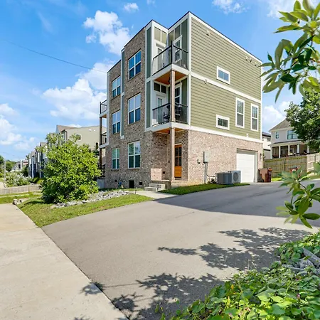 4 Mi To Broadway: Chic Townhome W/ Office! Holiday home