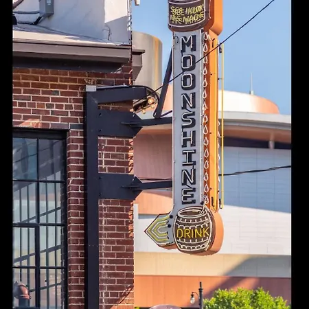 Old School Cool 3br Minutes To Downtown Nashville