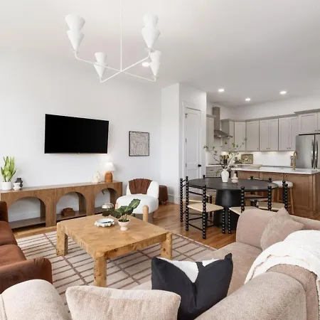 12 South With Rooftop Sauna, Wet Bar, And Two Car Garage * Nashville