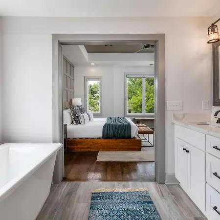 Holiday home House With Rooftop Patio, Next To A Park, 3 Miles To Downtown Nashville