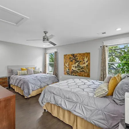 In Style Spacious Nash Near Broadway Holiday home