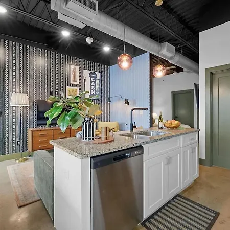 Elegant 1br Near Airport & Downtown Holiday home