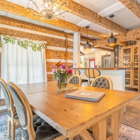 The Magic Cottage- Artsy Escape With Hot Tub & Charm * Nashville