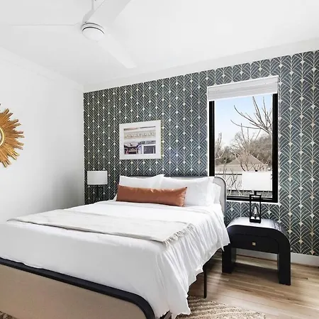 Holiday home The Duet - Rooftop Lounge - 5 Mins To Broadway *