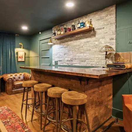 Holiday home Speakeasy. East Nash. Hot Tub. Mins To Broadway Nashville