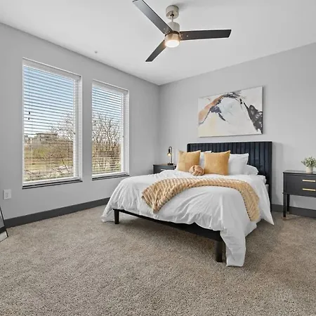 Luxe 2br W Views Near Broadway & Music Row *