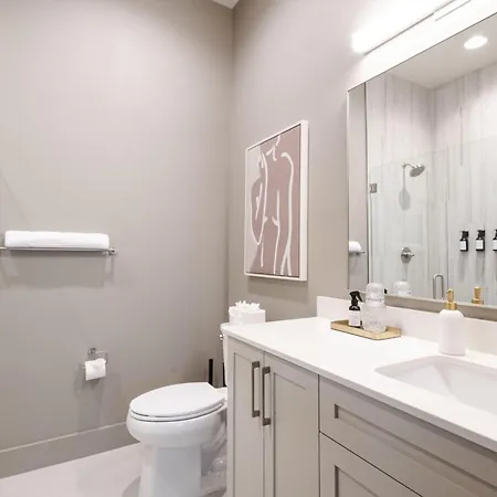 Modern Comfort | Pool, Fitness & Firepit Holiday home