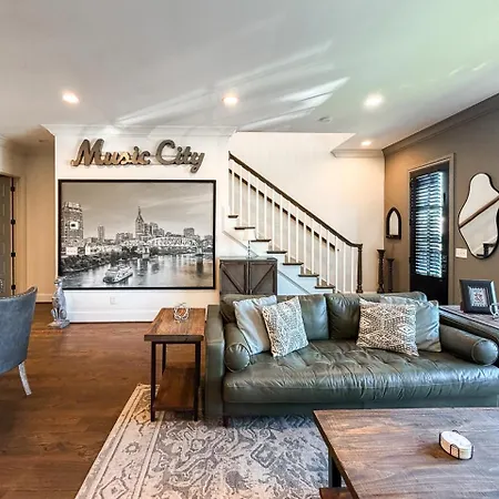 Amazing Group Townhouse 7 Min To Broadway Holiday home Nashville