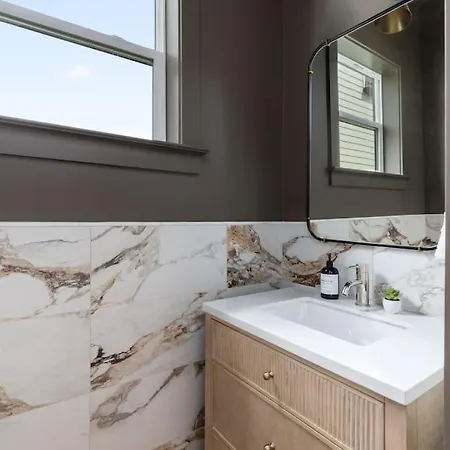 12 South With Rooftop Sauna, Wet Bar, And Two Car Garage *