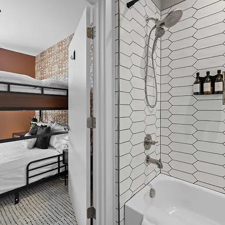 Sounds Like Fun- Hot Tub & Rooftop Views Holiday home *