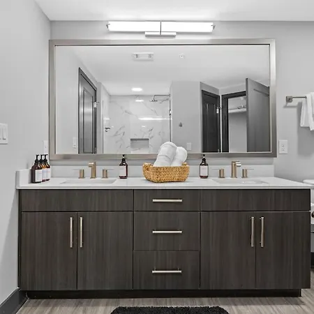 Luxe 2br W Views Near Broadway & Music Row *