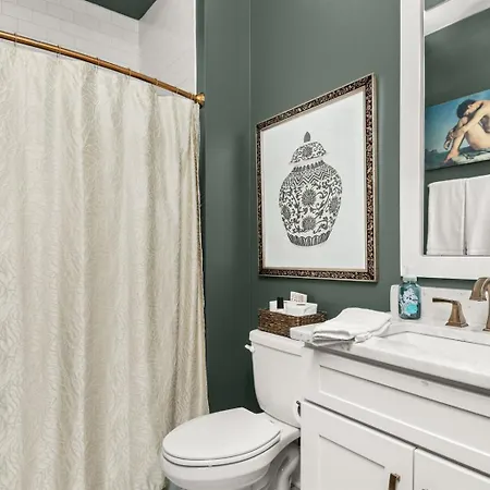 The Blue Note - Luxe Outdoor Retreat & Pool - Close To Downtown Holiday home