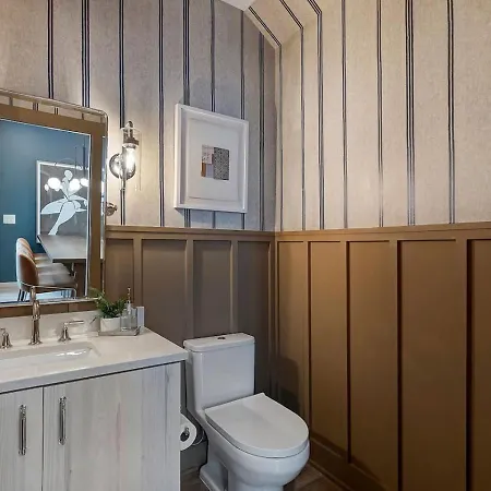 Holiday home Elegant With Downtown Views Rooftop Hot Tub And Garage Nashville