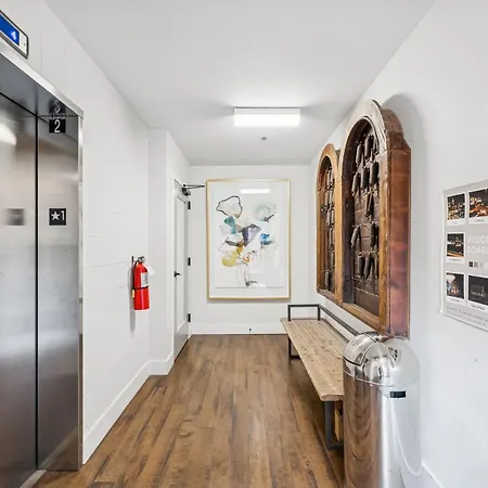Luxury 2br Midtown Near Broadway & Pool Holiday home Nashville