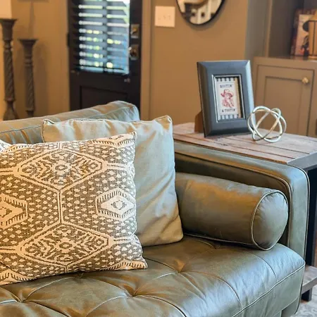 Amazing Group Townhouse 7 Min To Broadway Holiday home