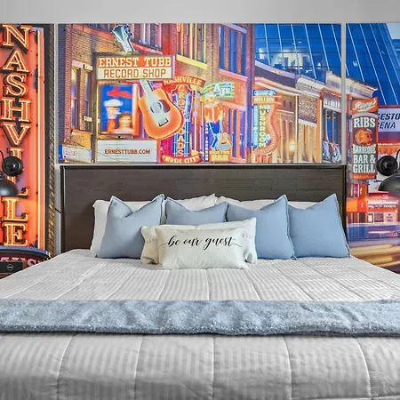 Sounds Like Fun- Hot Tub & Rooftop Views Nashville