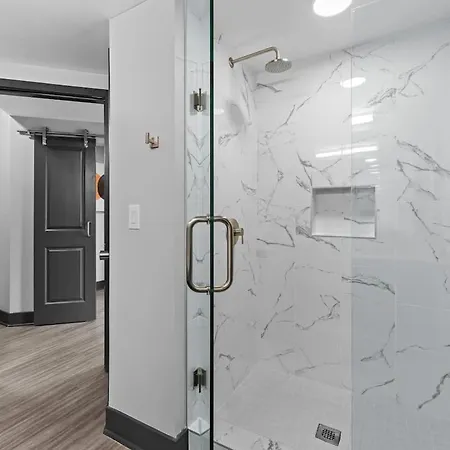Holiday home Luxe 2br W Views Near Broadway & Music Row Nashville
