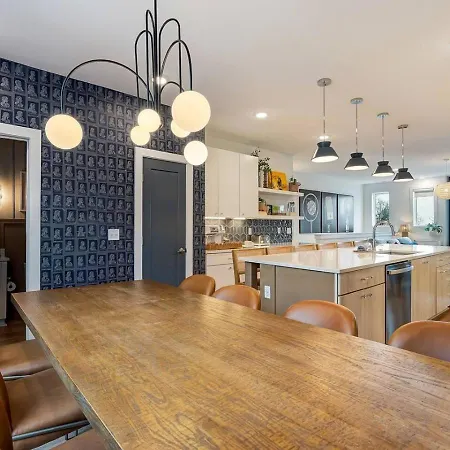 Holiday home Elegant With Downtown Views Rooftop Hot Tub And Garage Nashville