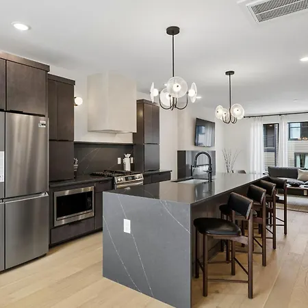 Holiday home Sleek Trio Townhomes 9br 3 Hot Tubs