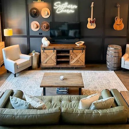 Amazing Group Townhouse 7 Min To Broadway Holiday home Nashville