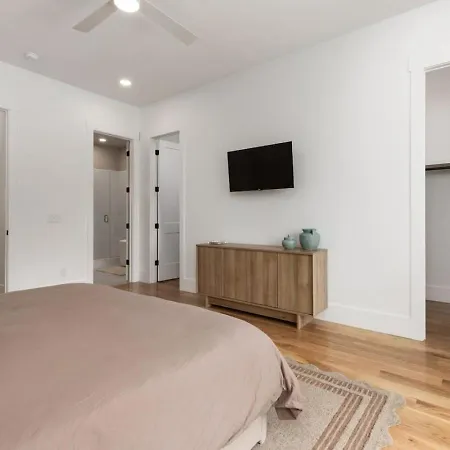 12 South With Rooftop Sauna, Wet Bar, And Two Car Garage Holiday home