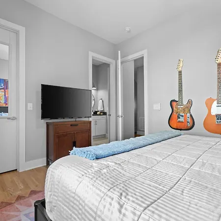 Sounds Like Fun- Hot Tub & Rooftop Views * Nashville