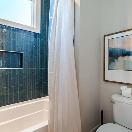 The Amenities | Heated Pool | 7 Mins-broadway Nashville
